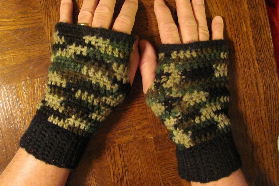 How to Crochet Fingerless Lace Gloves | eHow.com