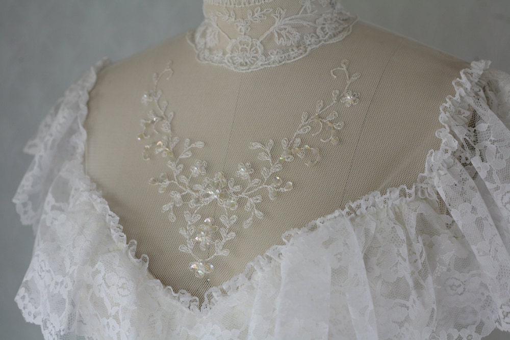 vintage 1960s white CHANTILLY LACE wedding dress From swishvintage