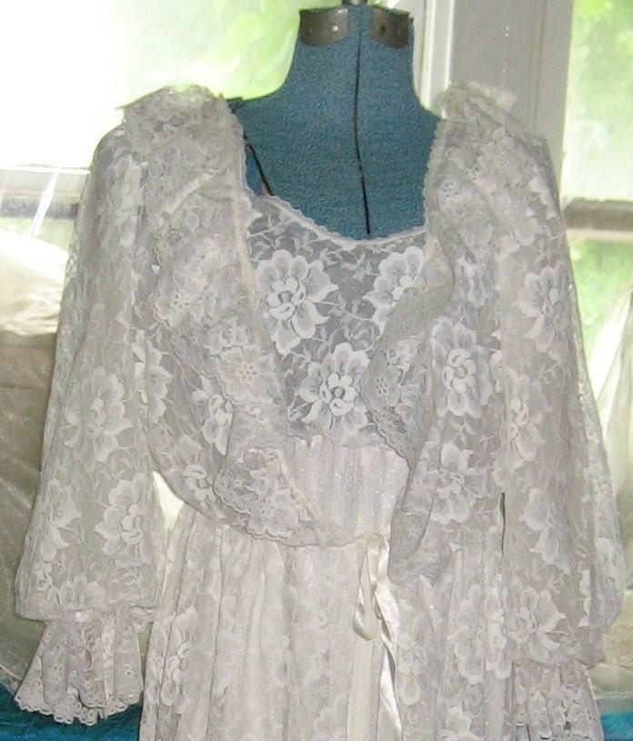vintage WEDDING NIGHT lingerie with lace bathrobe made in california oooooh