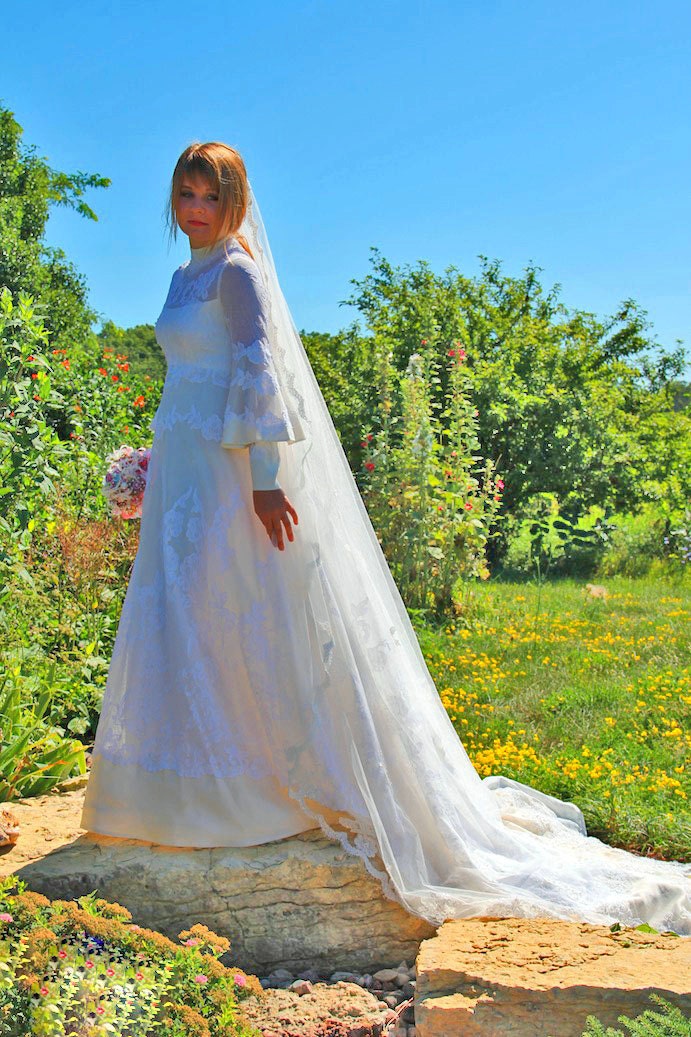 Wedding dress vintage gown lace poet sleeves gorgeous1970s vintage era