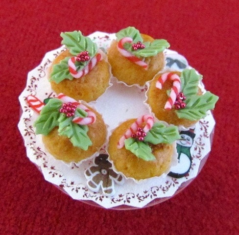 CDHM Artisan Kathy Olaf-Obrenski, IGMA Artisan, of Wee Little West, Christmas Cupcakes in 1:12 scale