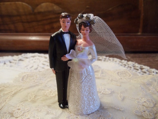 Miniature Bride Groom Cake Topper Couple 1960s Hard Plastic Bride's Veil and