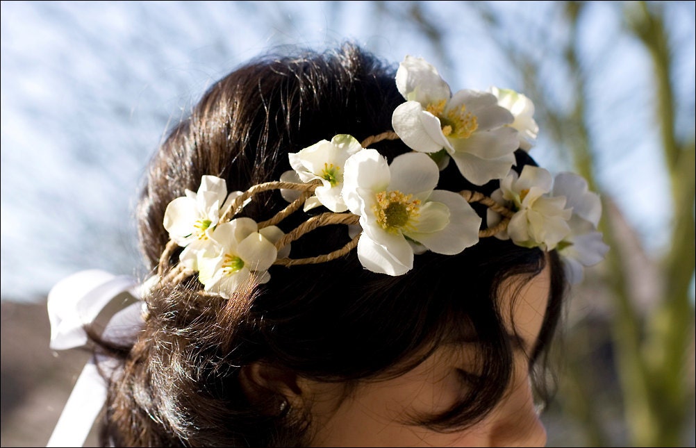 Wedding headpiece with flowers From nuagecolore