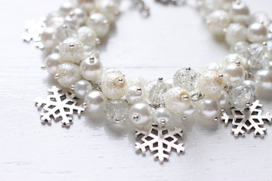 Winter Wedding Bridesmaid Jewelry Pearl Cluster Bracelet White Snow 