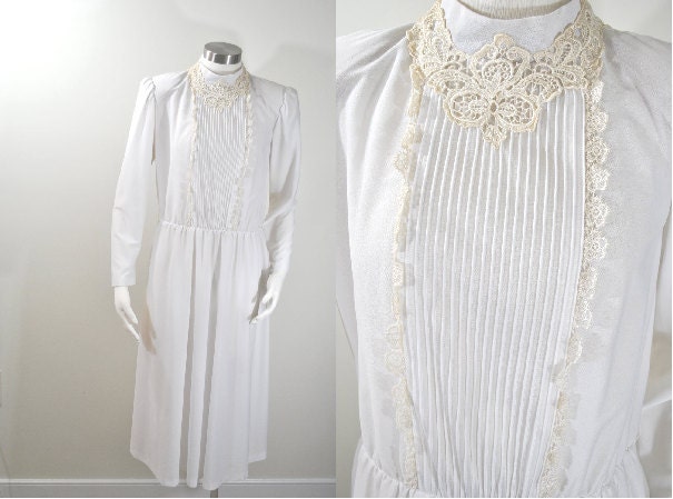White Dress Long Sleeve Lace High Collar Hippie Size 8 to 10 Medium