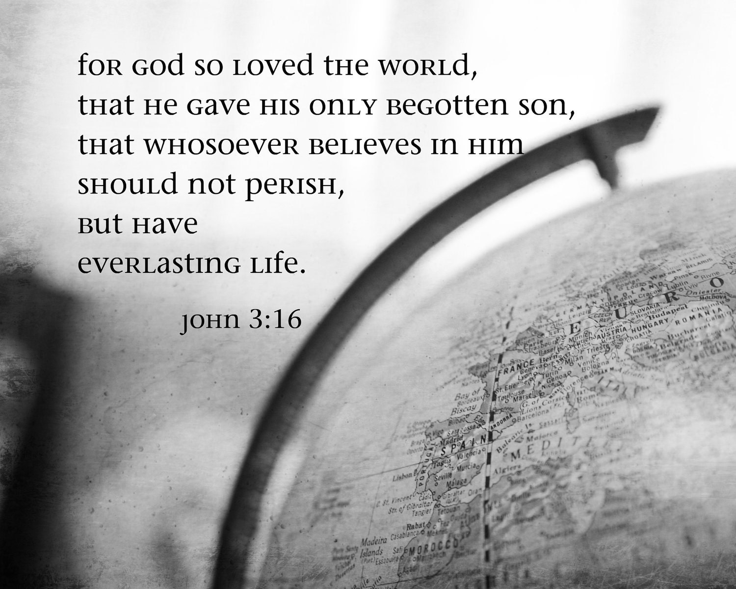 World+globe+black+and+white