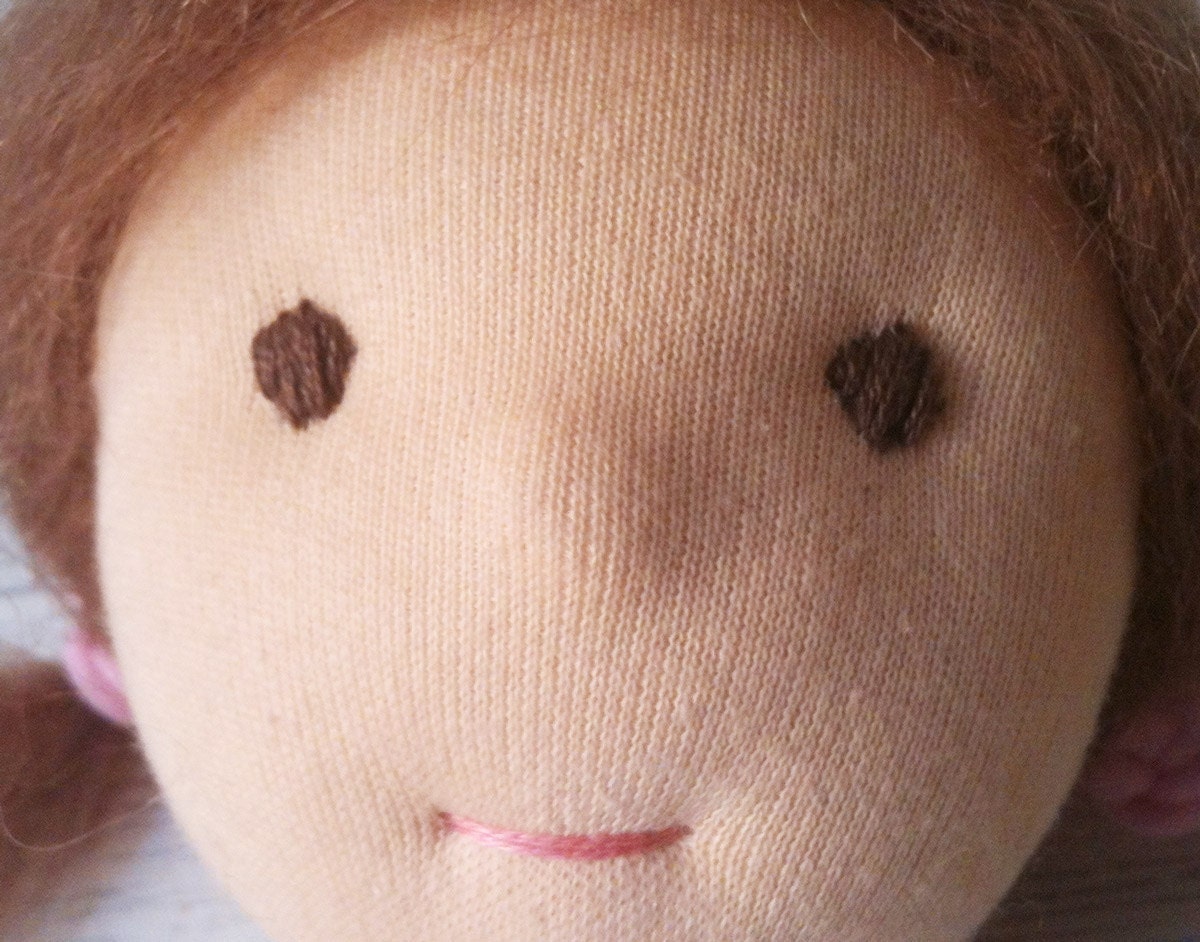 Waldorf doll embroidery eyes and mouth tutorial | FotoFuze