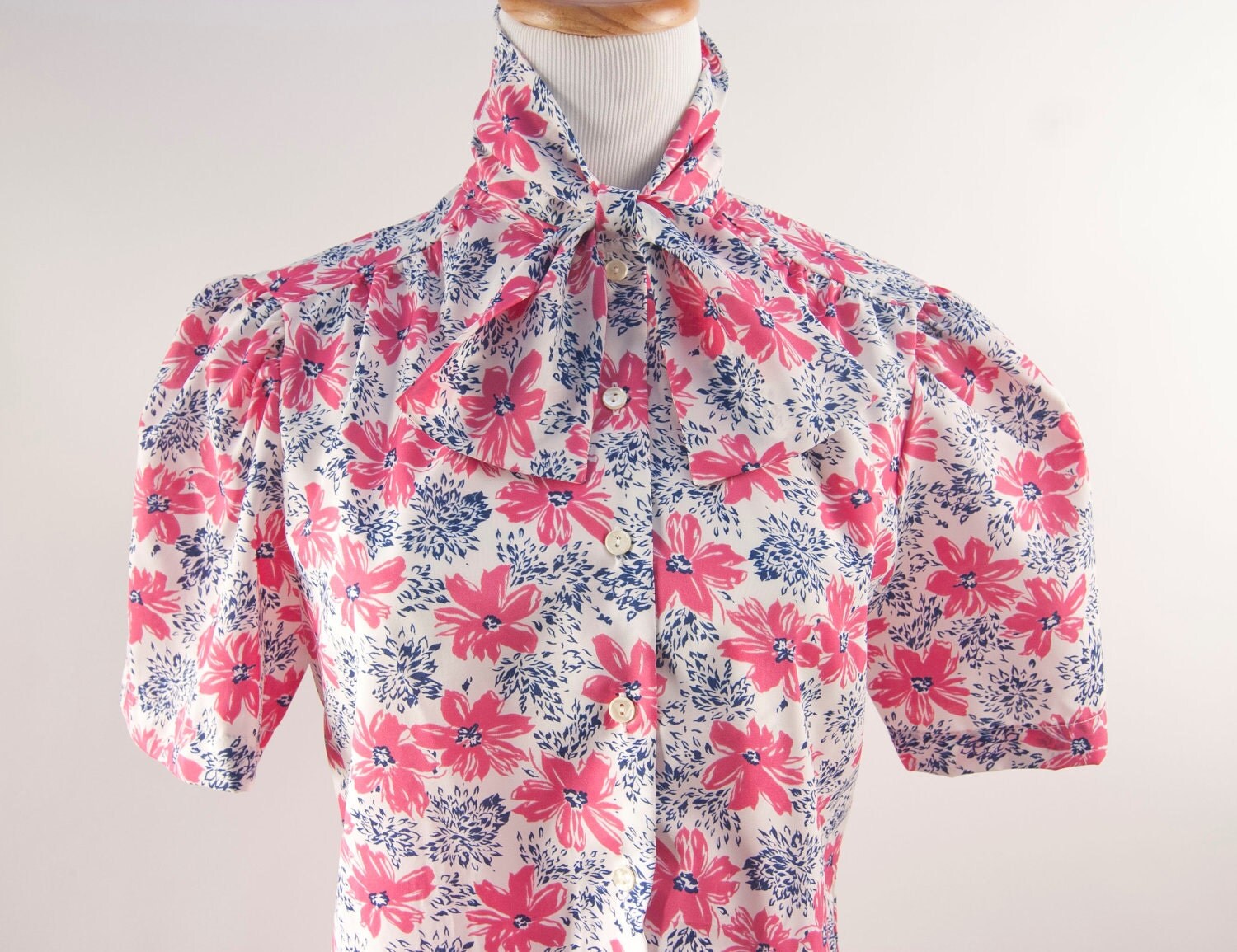 Floral print short sleeves pussy bow blouse