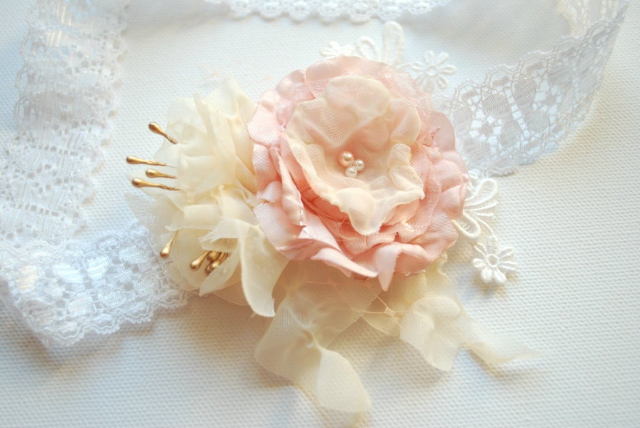 Romantic bridal garterWeddings accessoriesPale pinkpeachivorychampagne