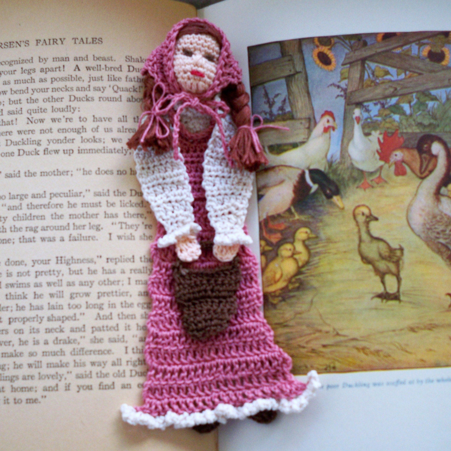 Crochet a Filet Square Bookmark with Cockscomb Trim - Yahoo