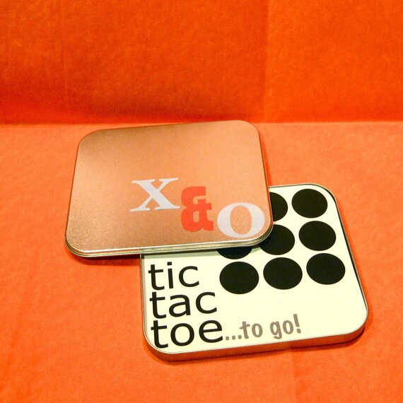 x and o travel tic tac toe button game by molebabybuttons