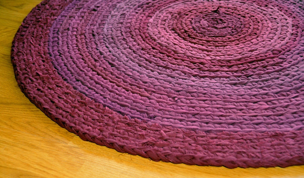 T Shirt Rug by EKRA Burgundy Crochet Round Upcycled Area