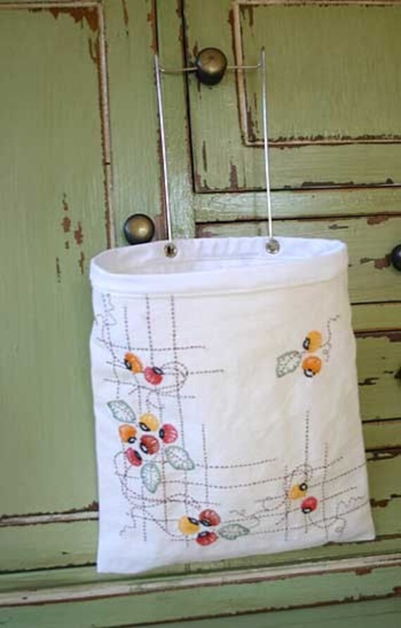 VINTAGE embroidered linen CLOTHESPIN BAG
