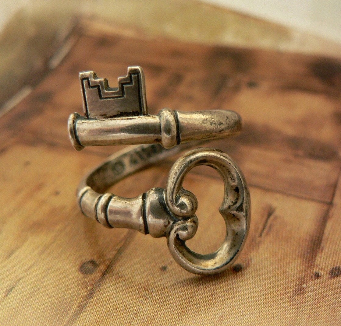 vintage skeleton key ring