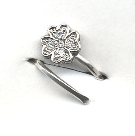 Items similar to Sterling Silver with Flower Rhinestone Toe Ring on Etsy