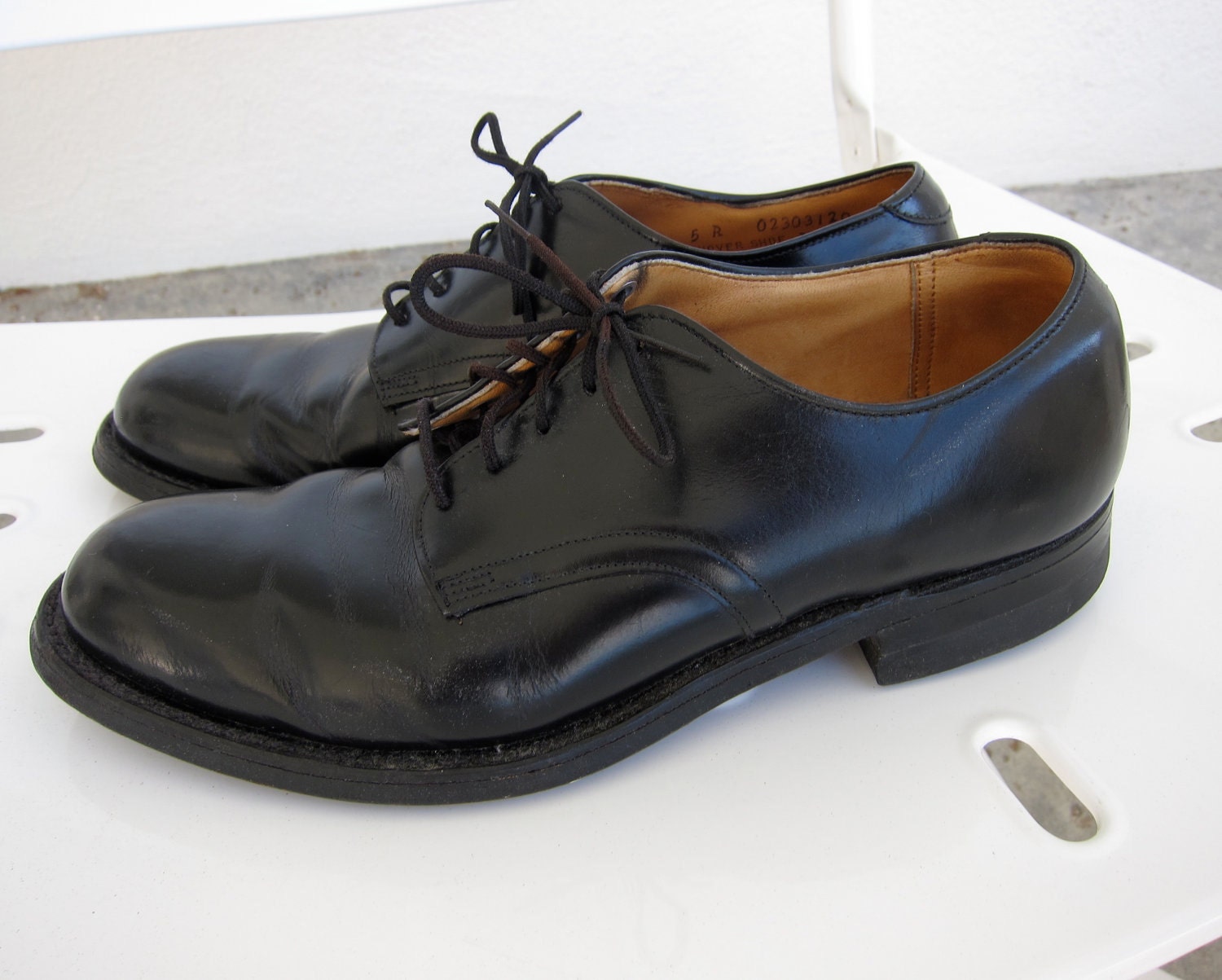 70s Tomboy Punk Black Leather Shoes / Vintage by JoulesVintage