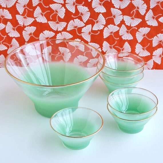 Items similar to Vintage West Virginia Glass Blendo Mint Bowl Set 7