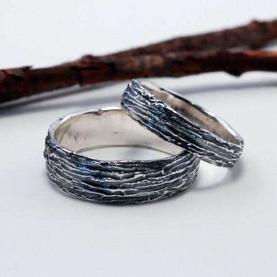 Does anyone have this tree-bark ring? - Weddingbee