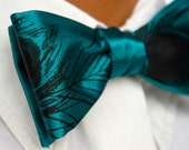 Teal green peacock feather bow tie. Self-tie. Adjustable men's bowtie. Black silkscreen print.