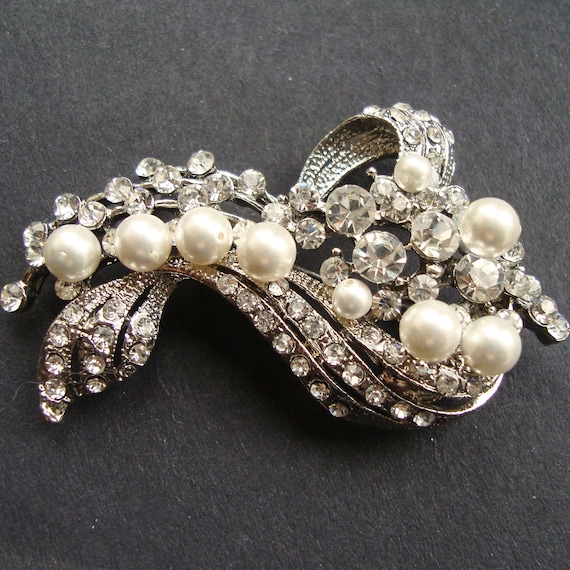 Vintage Style Bridal Brooch Pearl & Rhinestone Wedding Pin
