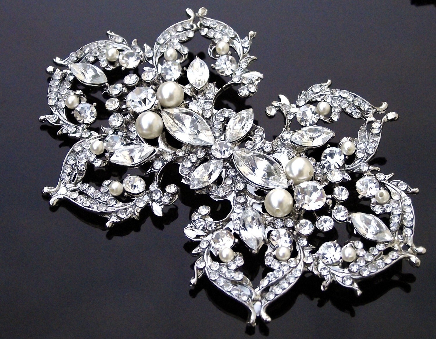 Stunning Rhinestone Swarovski Ivory Pearl Brooch Vintage