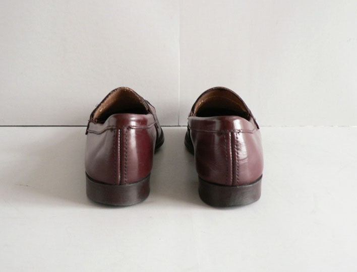 Size 7 N Women's Penny Loafers Burgundy Leather 1970s