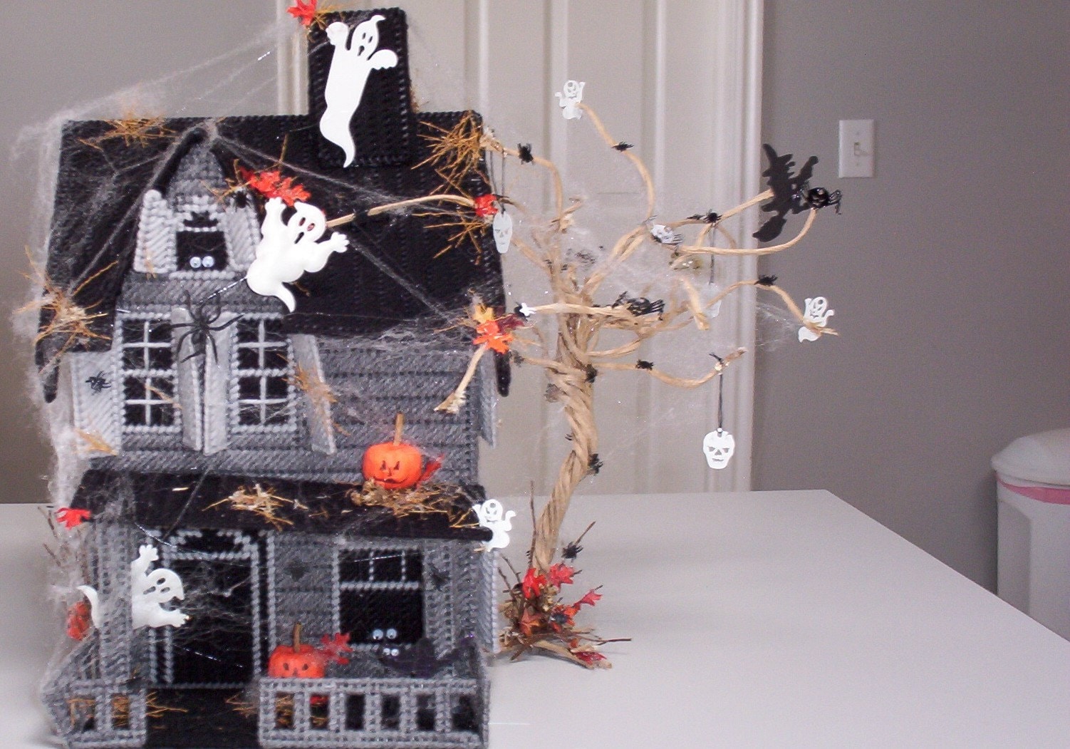 Halloween Haunted House table plastic canvas decoration - Plastic Halloween Decorations Halloween Haunted House table plastic canvas decoration - Plastic Halloween Decorations