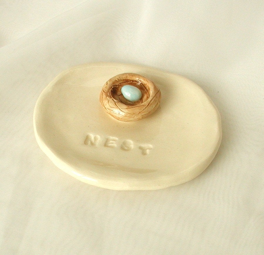 Ceramic ring holder dish with bird's nest
