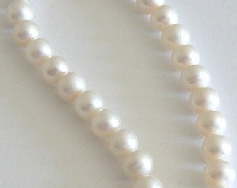 thumbnail interactive-video image 1 of Genuine Natural 8-9mm Black Freshwater Pearl Loose Beads - Round, 15 Inch Strand For Jewelry Making 1 of 2