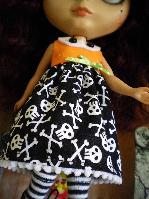 pom dye how to pom trim Pirate doll Dress by ardentcurse for Blythe HALLOWEEN SKULLS