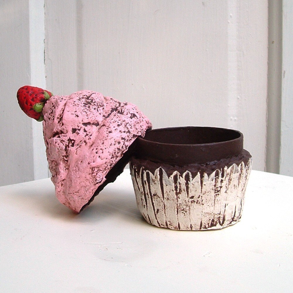 A Sweet Treat Cupcake Box Papier Mache