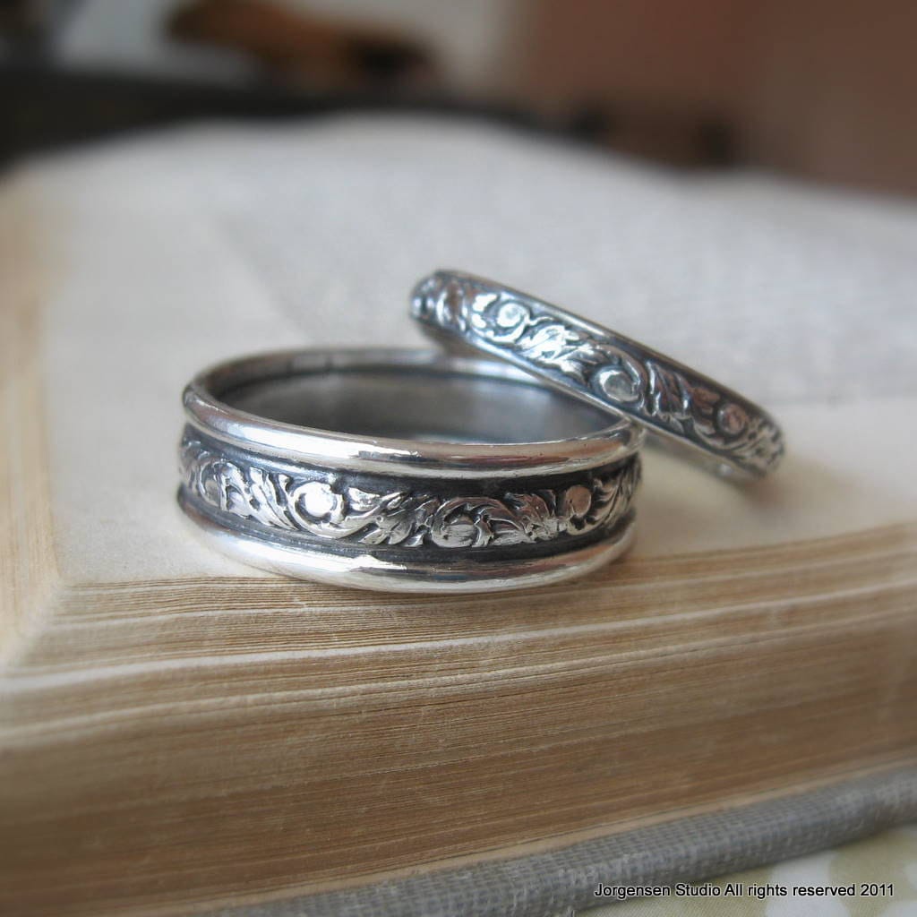 His and Hers Bands Matching Acanthus Leaf Wedding Band Set in