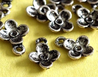 48pcs Antique Silver Small Flower Pendants EAAA007Y