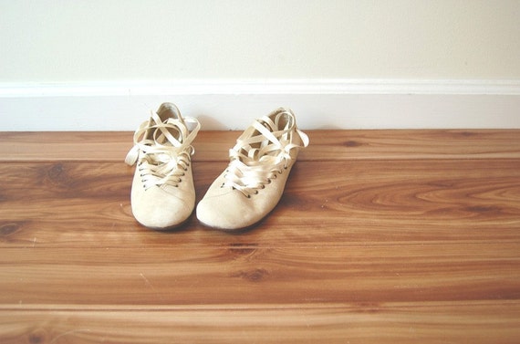 beige ballet flat shoes