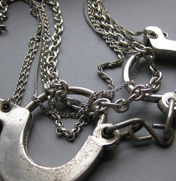 HANDCUFFS multi chain necklace