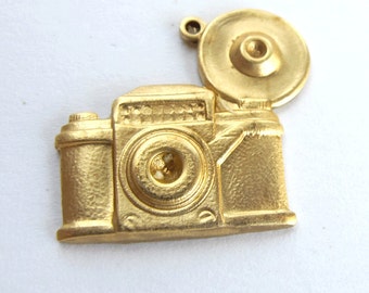 Brass Vintage Style Camera Charms (4X) (M691)