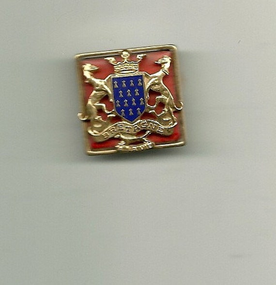 VINTAGE COAT OF ARMS SHIELD CREST PIN BROOCH BRETAGNE