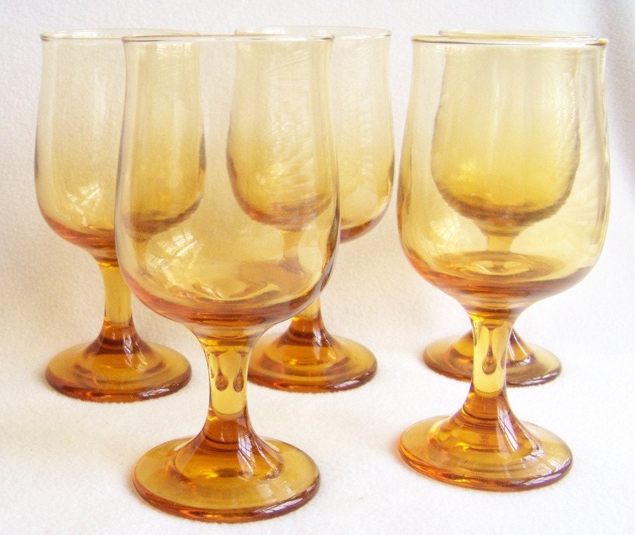 amber plastic wine glasses