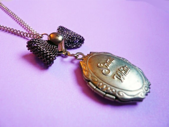 Snow White Bow Locket by MaruMaru on Etsy