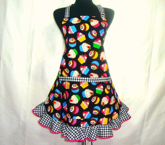 Cupcake Apron / Retro Hostess Style Apron with by ElsiesFlat