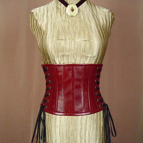 Red vinyl corset belt with side lacingsize M