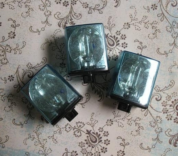 Vintage 1960s Magic Cube Blue Dot camera flash bulbs lot of 3