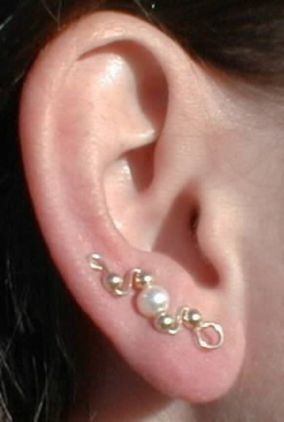 CLIMBING EARRING pin goes up your ear GOLD and PEARL