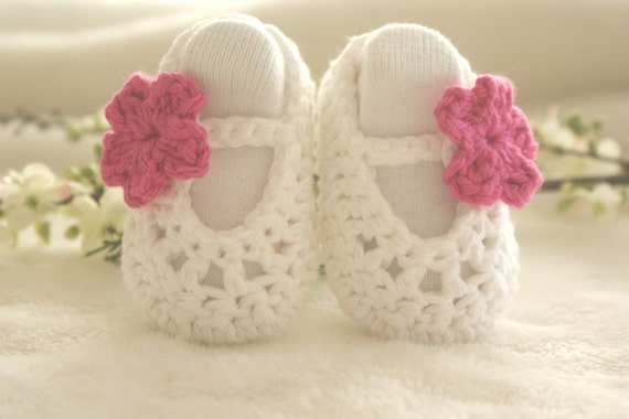 Items similar to READY TO SHIP - White Baby Shoes, Crochet Baby Booties ...