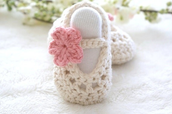 ... Crochet Ballerina Baby ShoesSlippers in Off-white with pink flowers