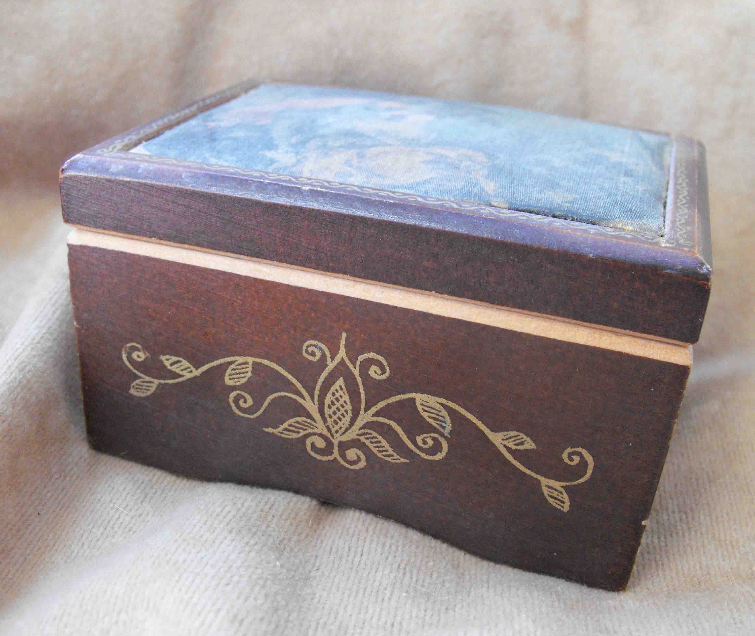 Vintage Music Box Love Story Linden Co. Wooden