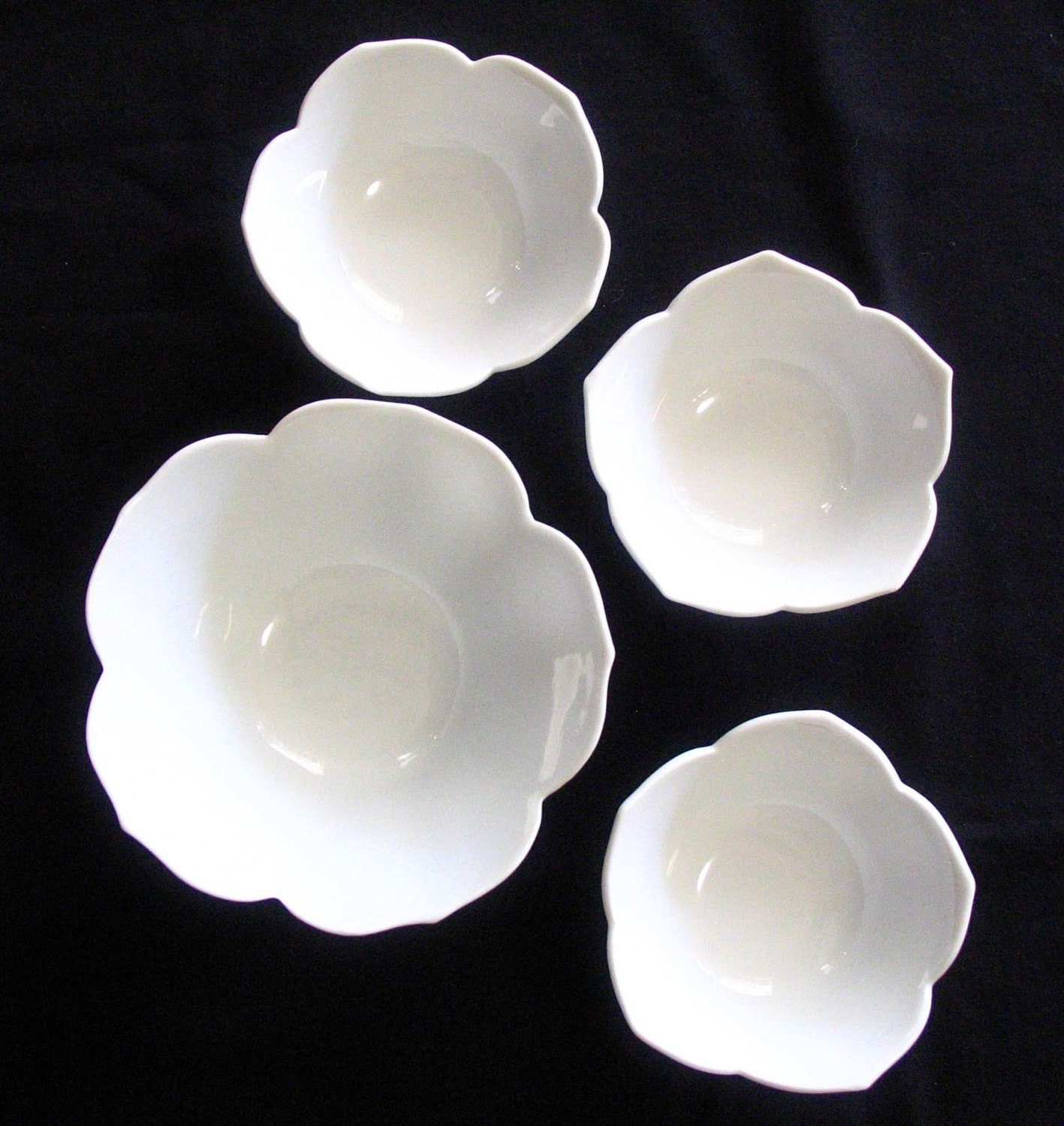 Vintage White Daisy Tulip ShapeBowlsPorcelain Ceramic