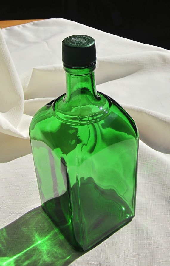 Beautiful Emerald Green Colored Liquor Bottle with Cap