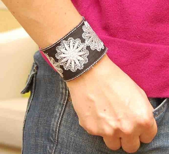 Free Bracelet Embroidery Machine Ideas