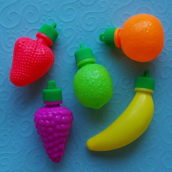 5 vintage plastic containers fruit